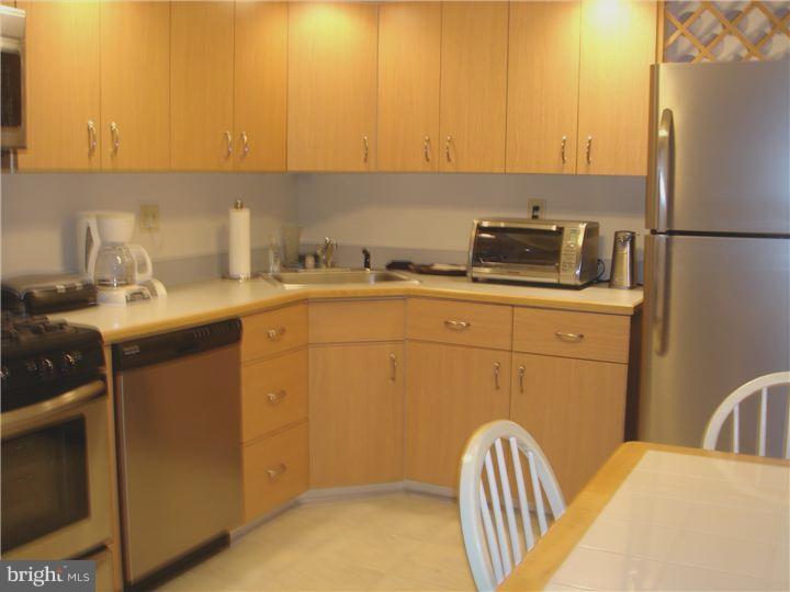2089 Welsh Road, Unit A4 Philadelphia, PA 19115 - Photo 5 of 18 Kitchen
