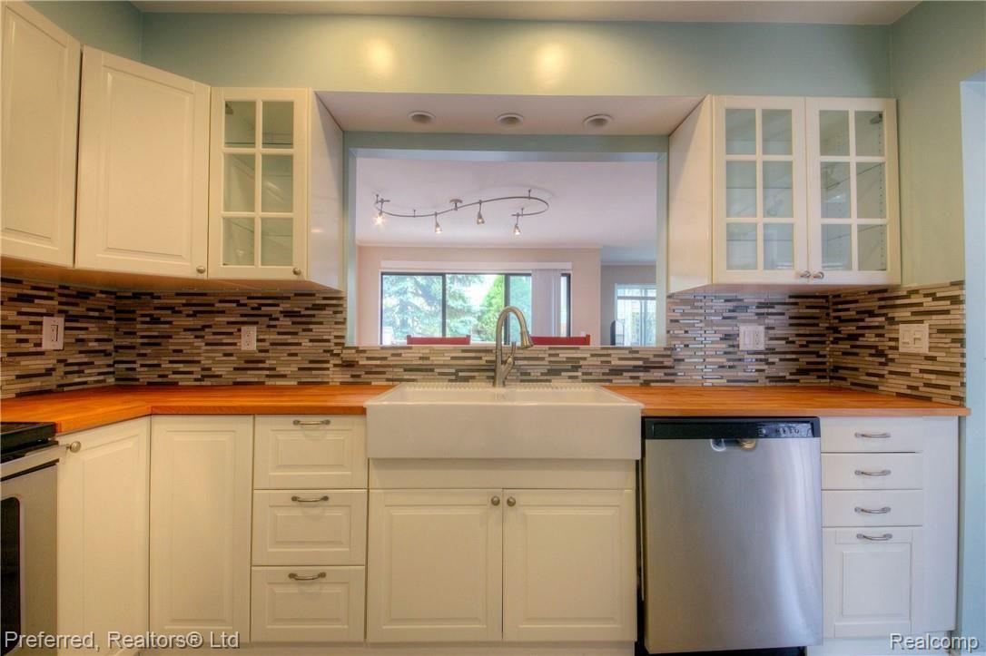 23233 Farmington Road Farmington, MI 48336 - Photo 18 of 41 P19.jpg