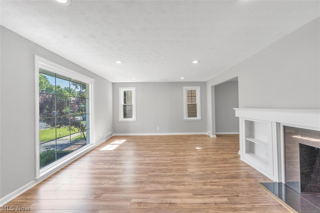 3738 Bainbridge Road Cleveland Heights, OH 44118 - Photo 9 of 31
