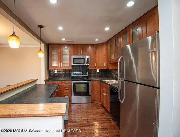 $1,950 | 5 Newport Court, Unit 238, Brick, NJ 08724