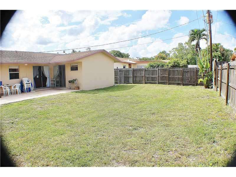 22170 Southwest 64th Way Boca Raton, FL 33428 - Photo 16 of 17 a view of a backyard of the house
