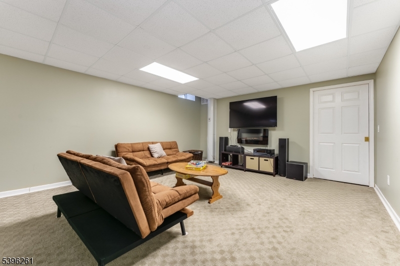 7 Maple Springs Road Pittstown, NJ 08867 - Photo 38 of 41