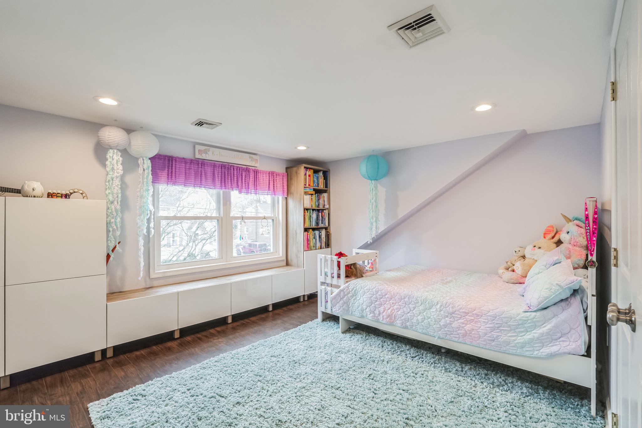 414 Ridley Avenue Folsom, PA 19033 - Photo 21 of 30 Bedroom 3