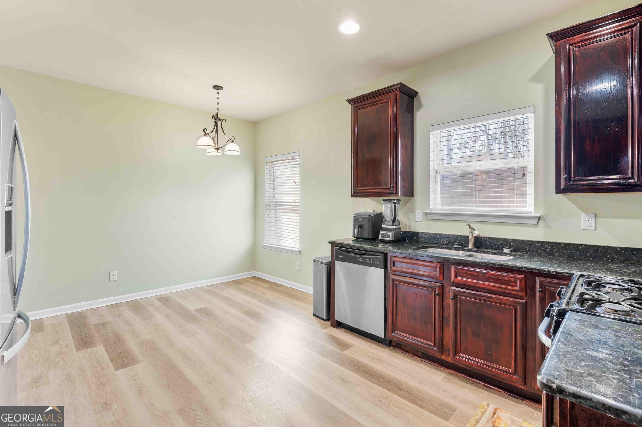 70 Torero Trail Newnan, GA 30263 - Photo 13 of 75