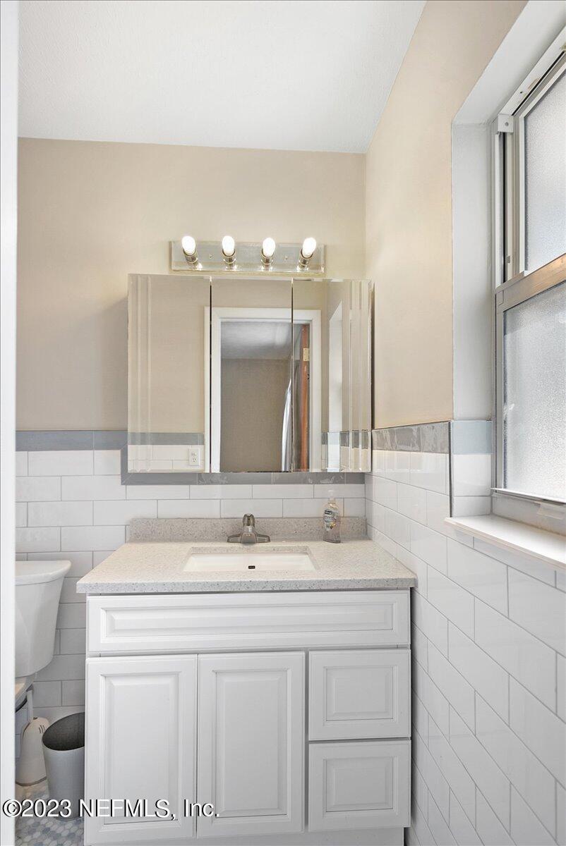 218 Neptune Road Orange Park, FL 32073 - Photo 17 of 31 Updated Master Bath