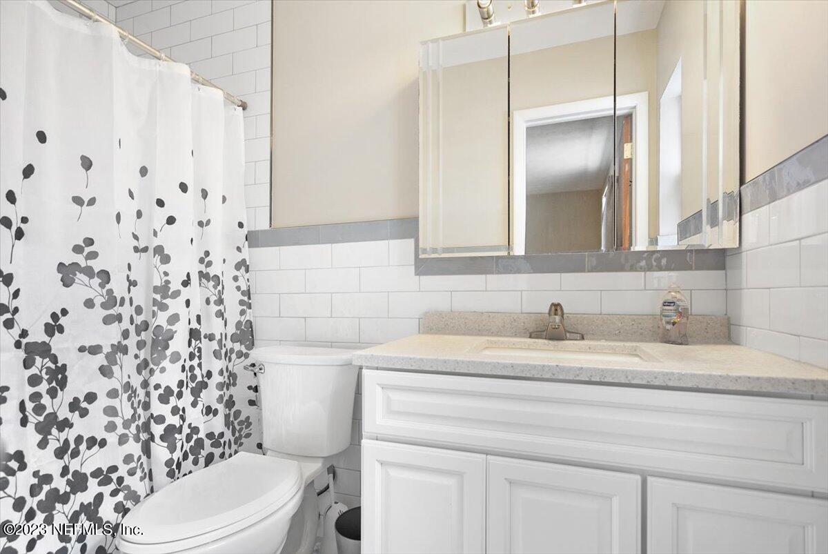 218 Neptune Road Orange Park, FL 32073 - Photo 18 of 31 Step-in Shower