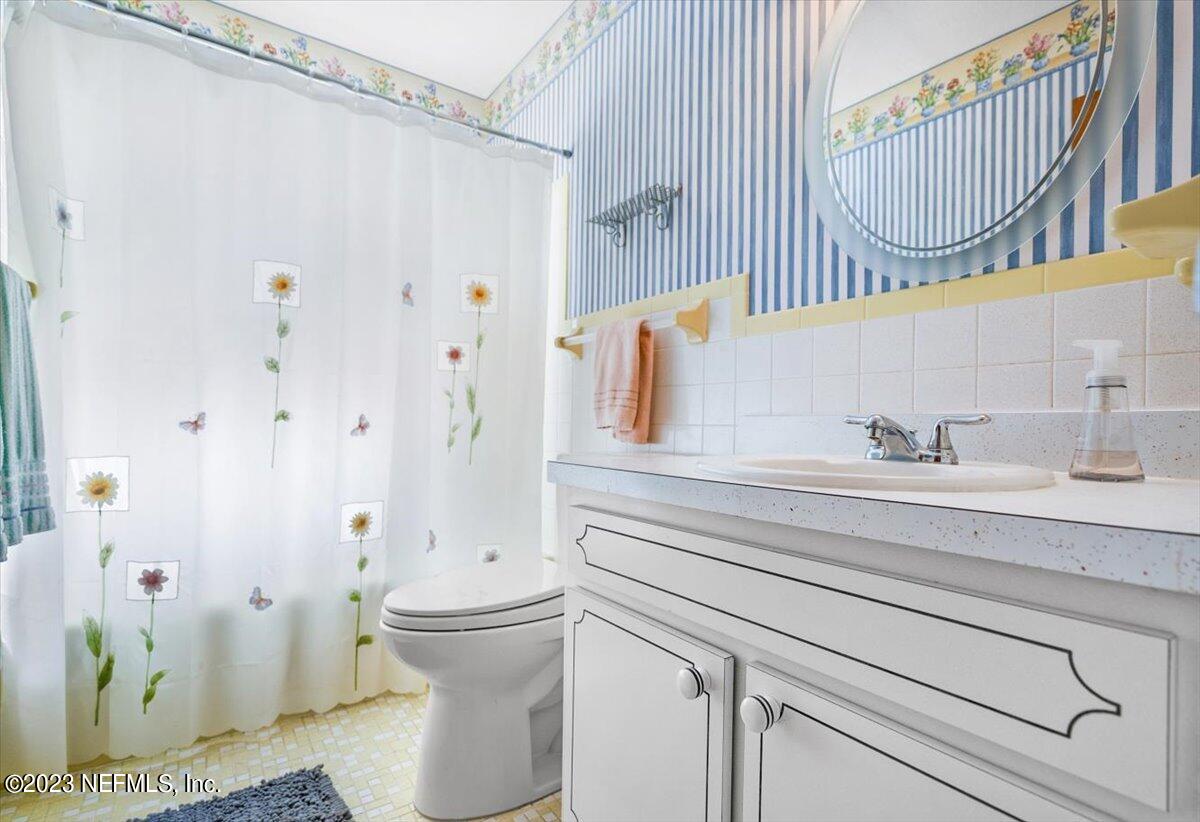 218 Neptune Road Orange Park, FL 32073 - Photo 22 of 31 Guest Bath