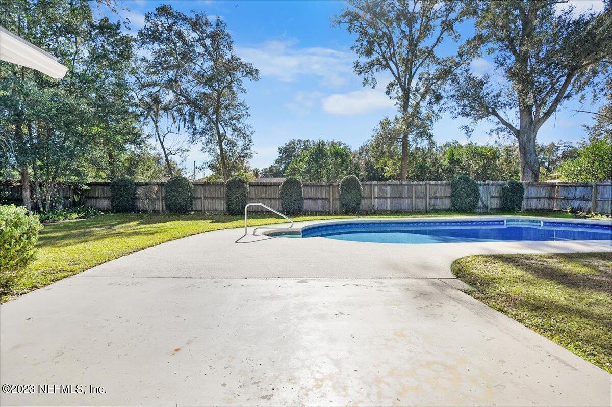 218 Neptune Road Orange Park, FL 32073 - Photo 28 of 31 Spacious Cool Deck