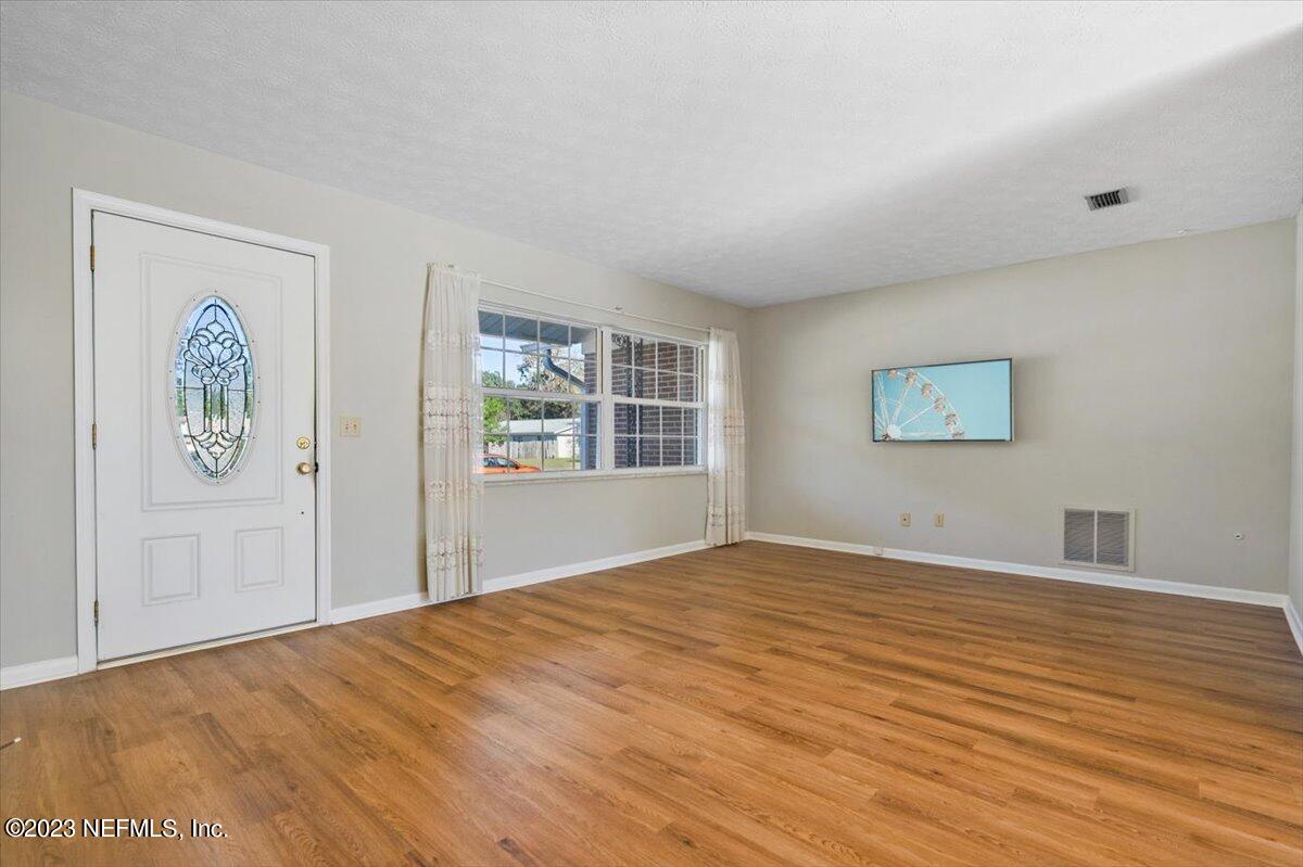 218 Neptune Road Orange Park, FL 32073 - Photo 3 of 31 Living Room