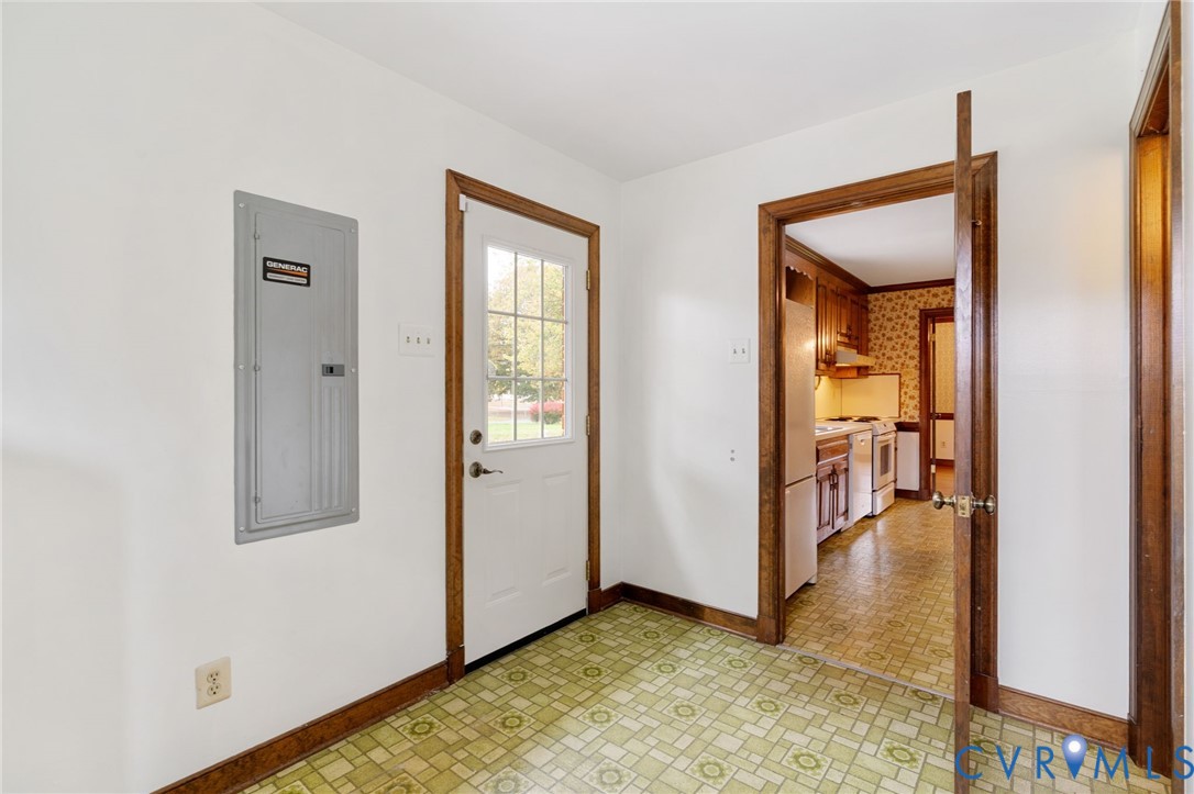 6163 White Oak Road Sandston, VA 23150 - Photo 14 of 39 a view of a hallway with wooden floor and closet
