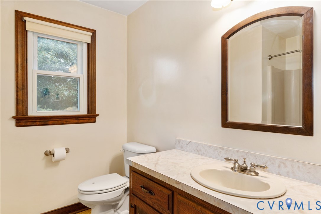 6163 White Oak Road Sandston, VA 23150 - Photo 18 of 39 a bathroom with a sink toilet and a mirror
