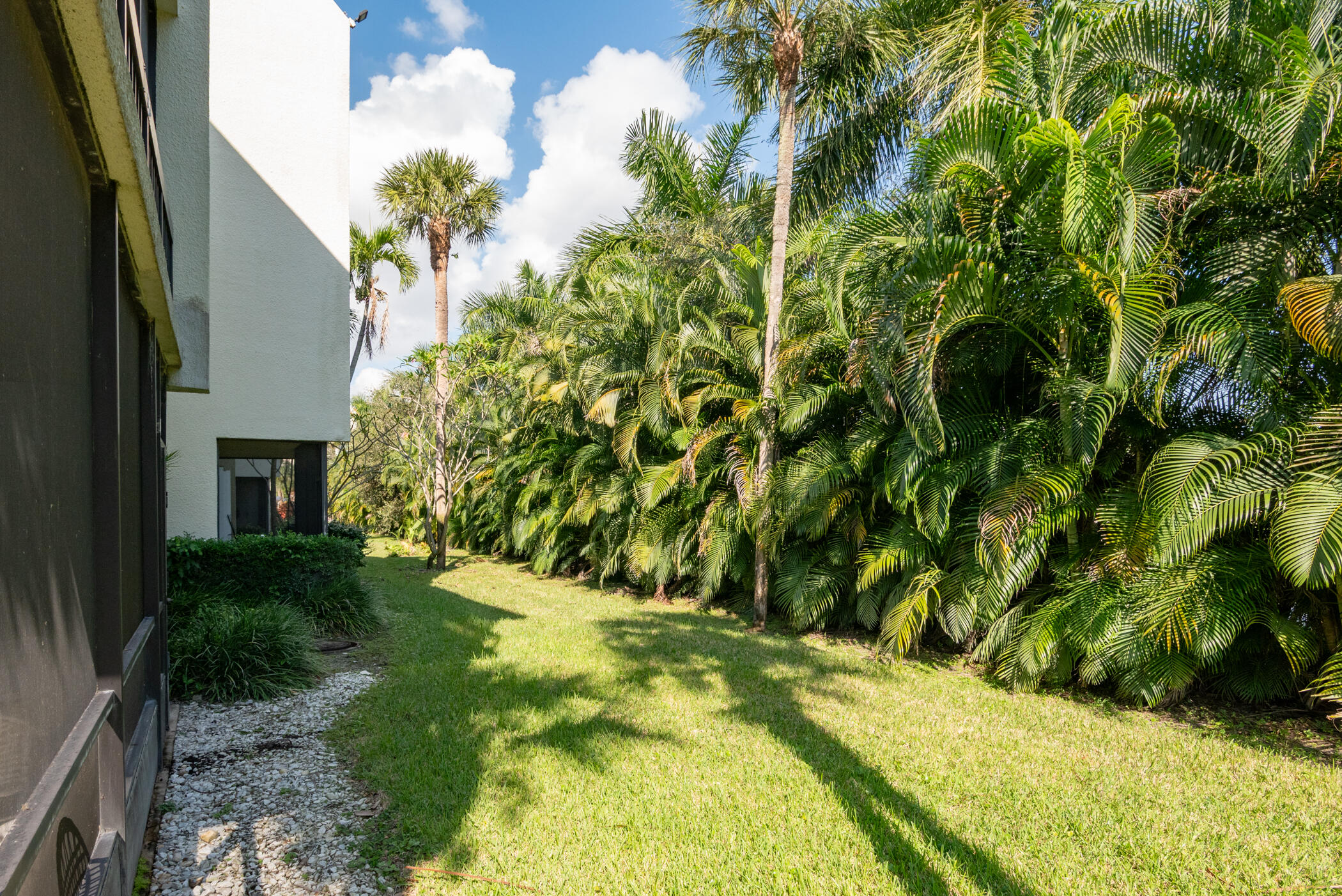 2550 Presidential Way, Unit 107 West Palm Beach, FL 33401 - Photo 14 of 28 a view of yard with seating