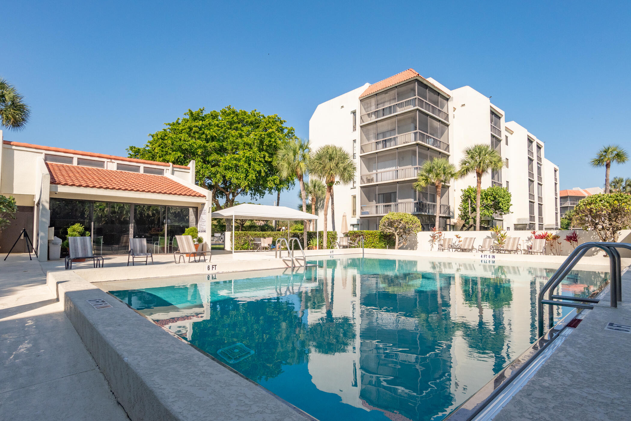 2550 Presidential Way, Unit 107 West Palm Beach, FL 33401 - Photo 21 of 28 a front view of a building with a garden
