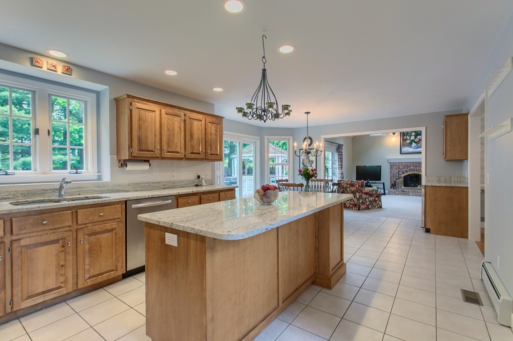 2 Round Table Road Shrewsbury, MA 01545 - Photo 3 of 26 Gallery Image 3