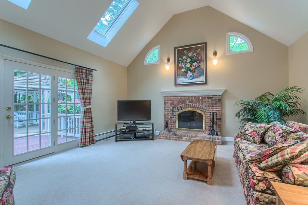 2 Round Table Road Shrewsbury, MA 01545 - Photo 6 of 26 Gallery Image 6