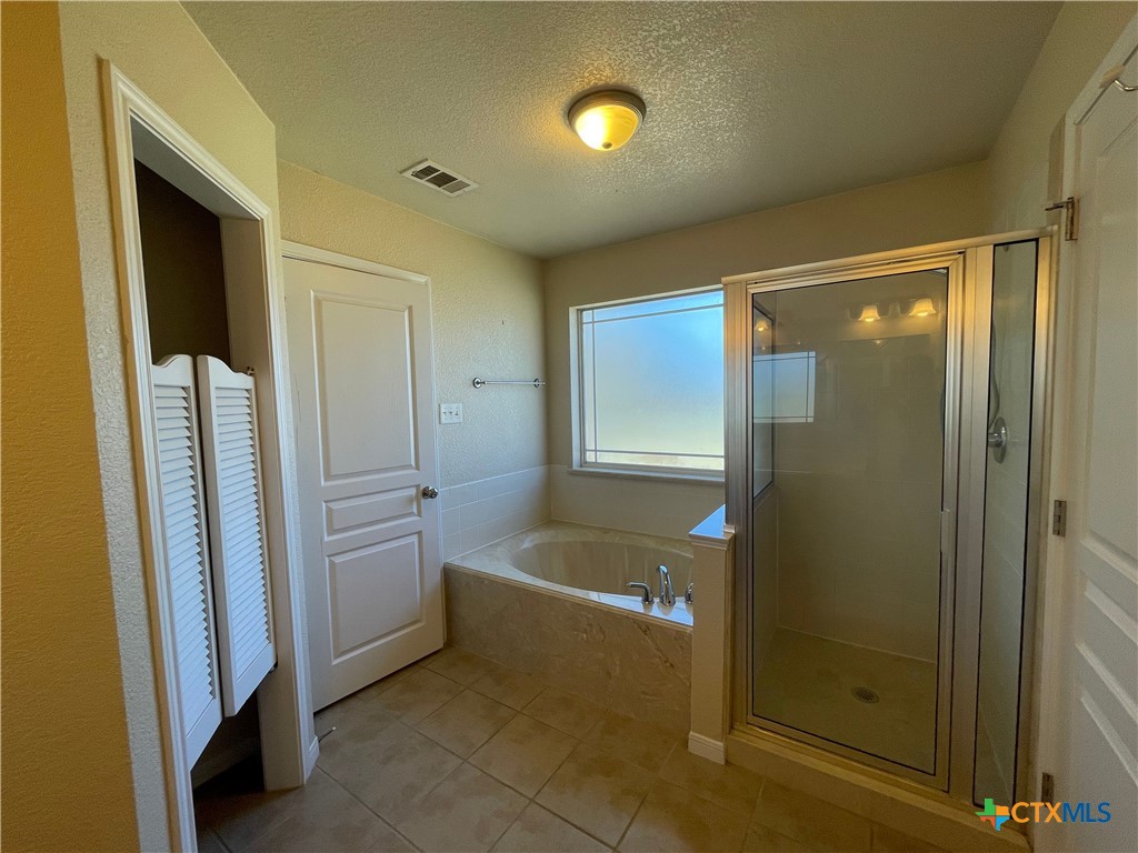 170 County Road 4709 Kempner, TX 76539 - Photo 15 of 24 Garden Tub and separate walk-in shower
Texas Real Estate Sales, Leah Caruthers