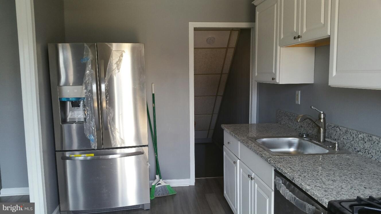 2104 Graythorn Road Baltimore, MD 21220 - Photo 4 of 22 Kitchen