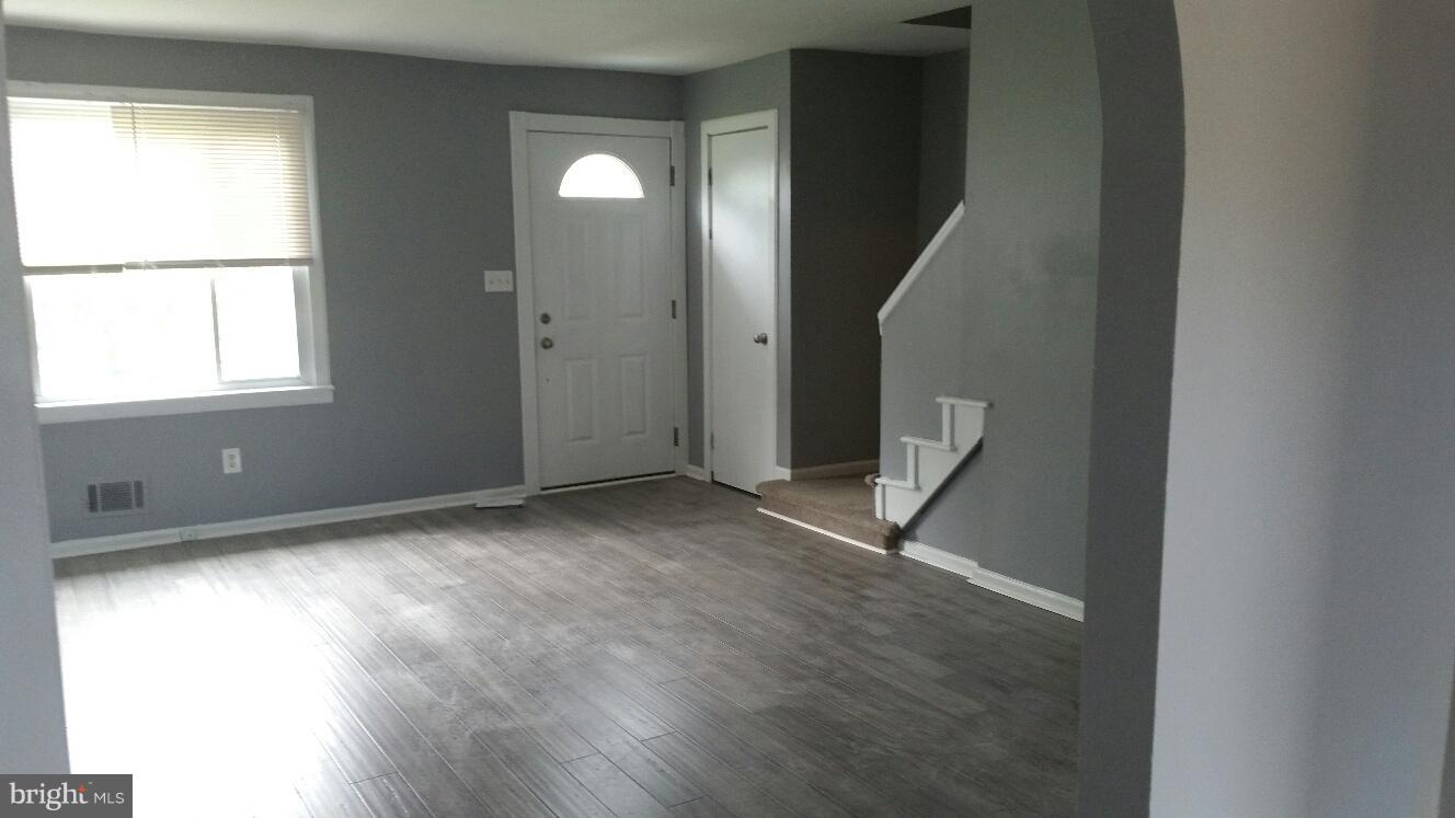 2104 Graythorn Road Baltimore, MD 21220 - Photo 7 of 22 Living Room