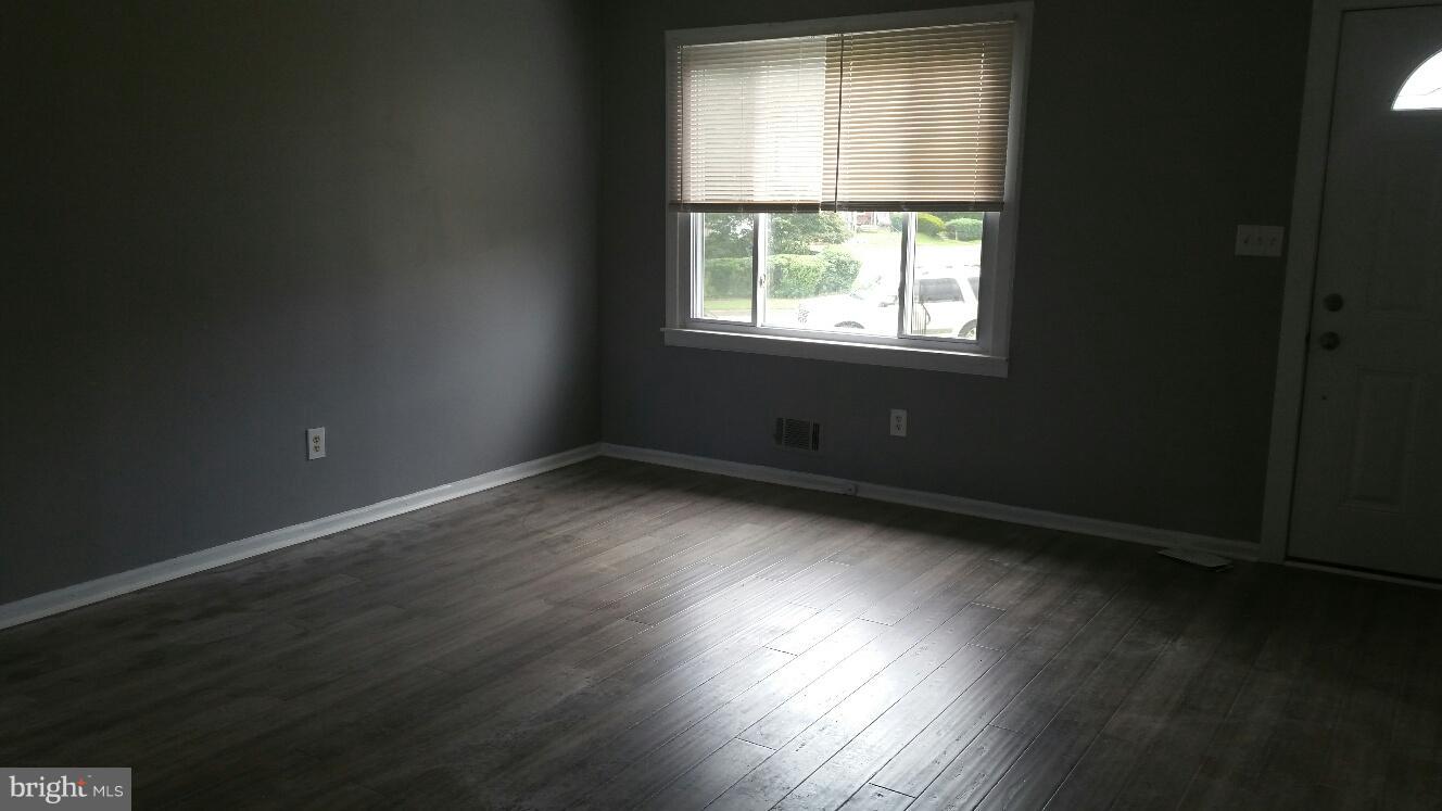 2104 Graythorn Road Baltimore, MD 21220 - Photo 8 of 22 Living Room