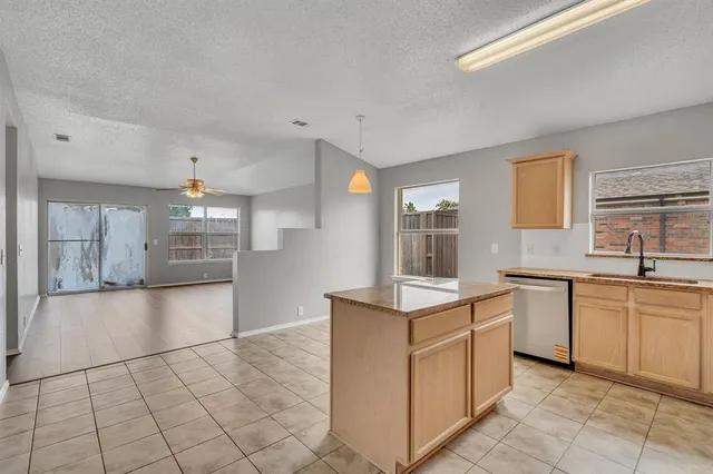 $1,900 | 2305 Tisbury Way, Little Elm, TX 75068