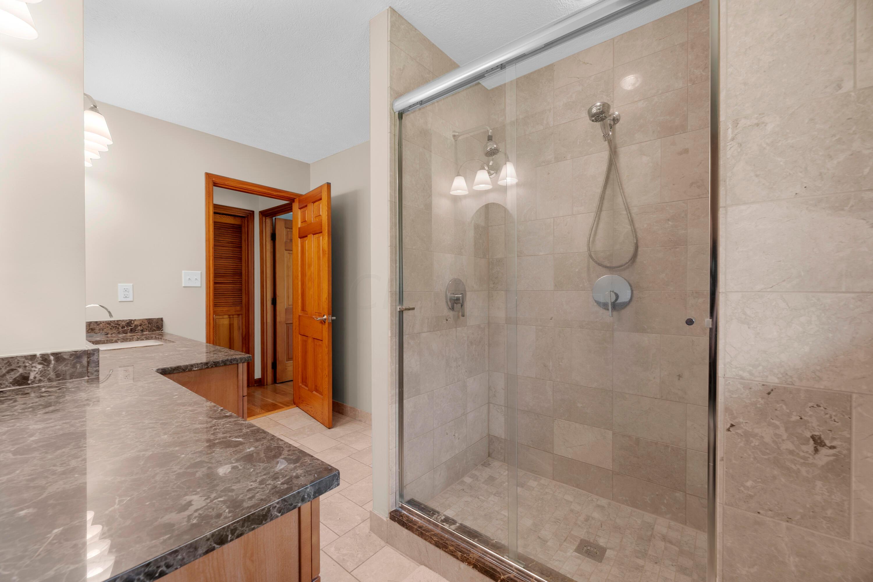 3160 Fishinger Road Columbus, OH 43221 - Photo 23 of 69 MAR_3440