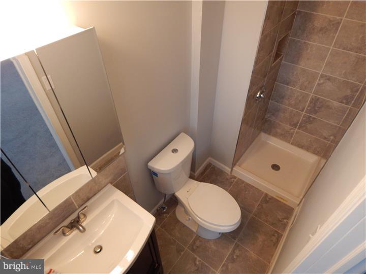 1819 Ashley Road Philadelphia, PA 19126 - Photo 15 of 25 Bathroom