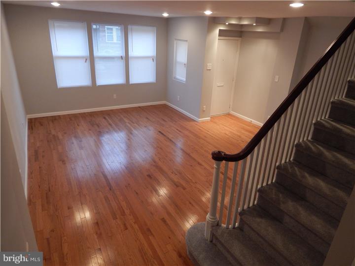 1819 Ashley Road Philadelphia, PA 19126 - Photo 5 of 25 Living Room