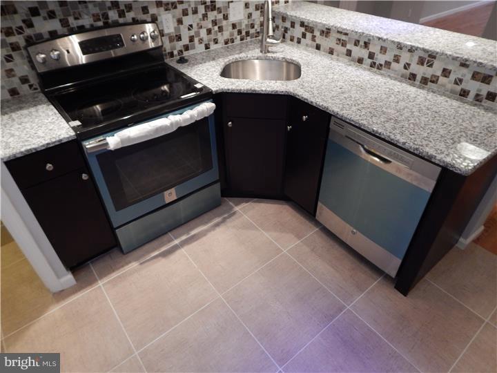 1819 Ashley Road Philadelphia, PA 19126 - Photo 7 of 25 Kitchen