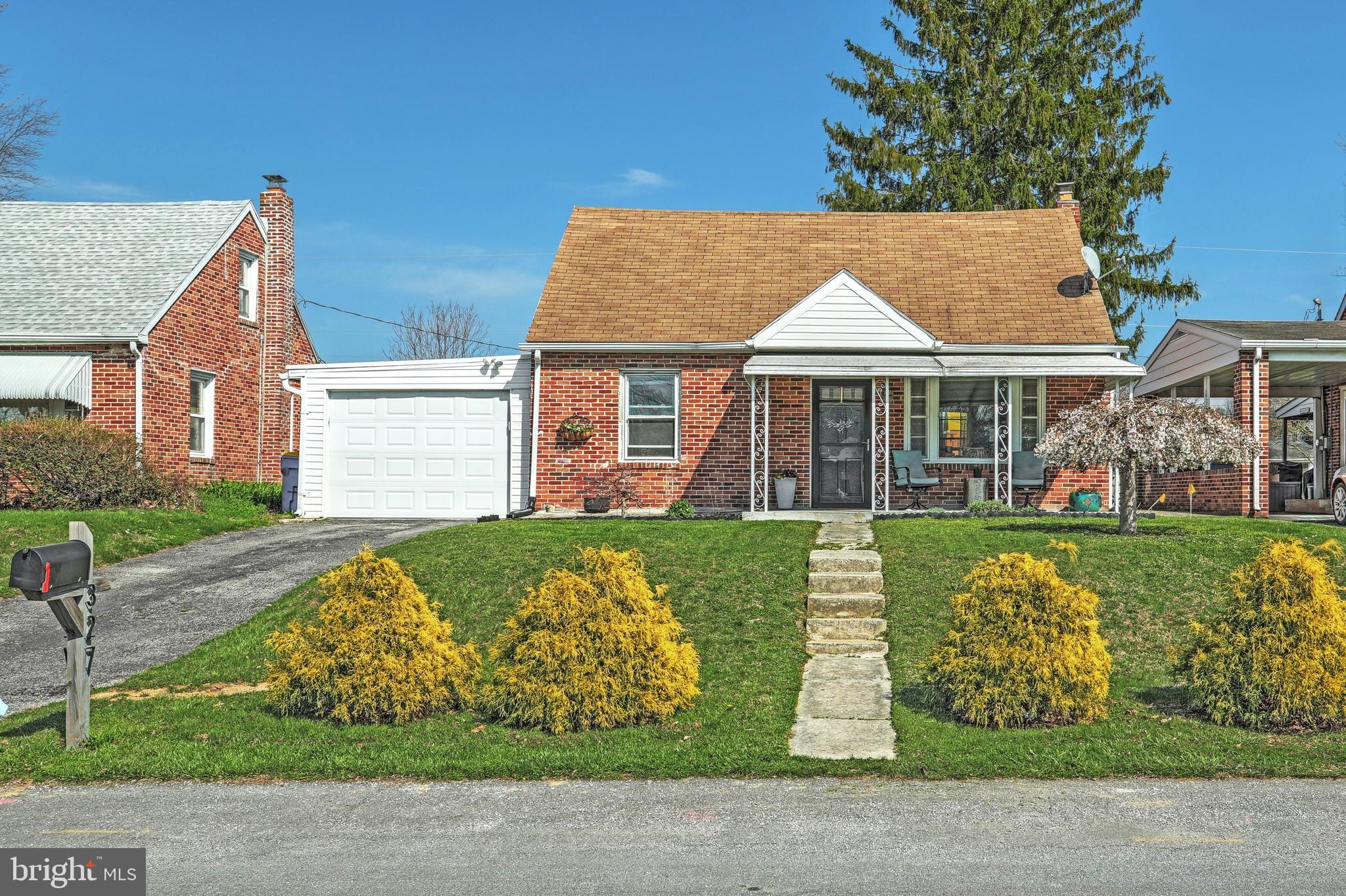 327 Greystone Road York, PA 17402 - Photo 1 of 36 Gallery Image 1
