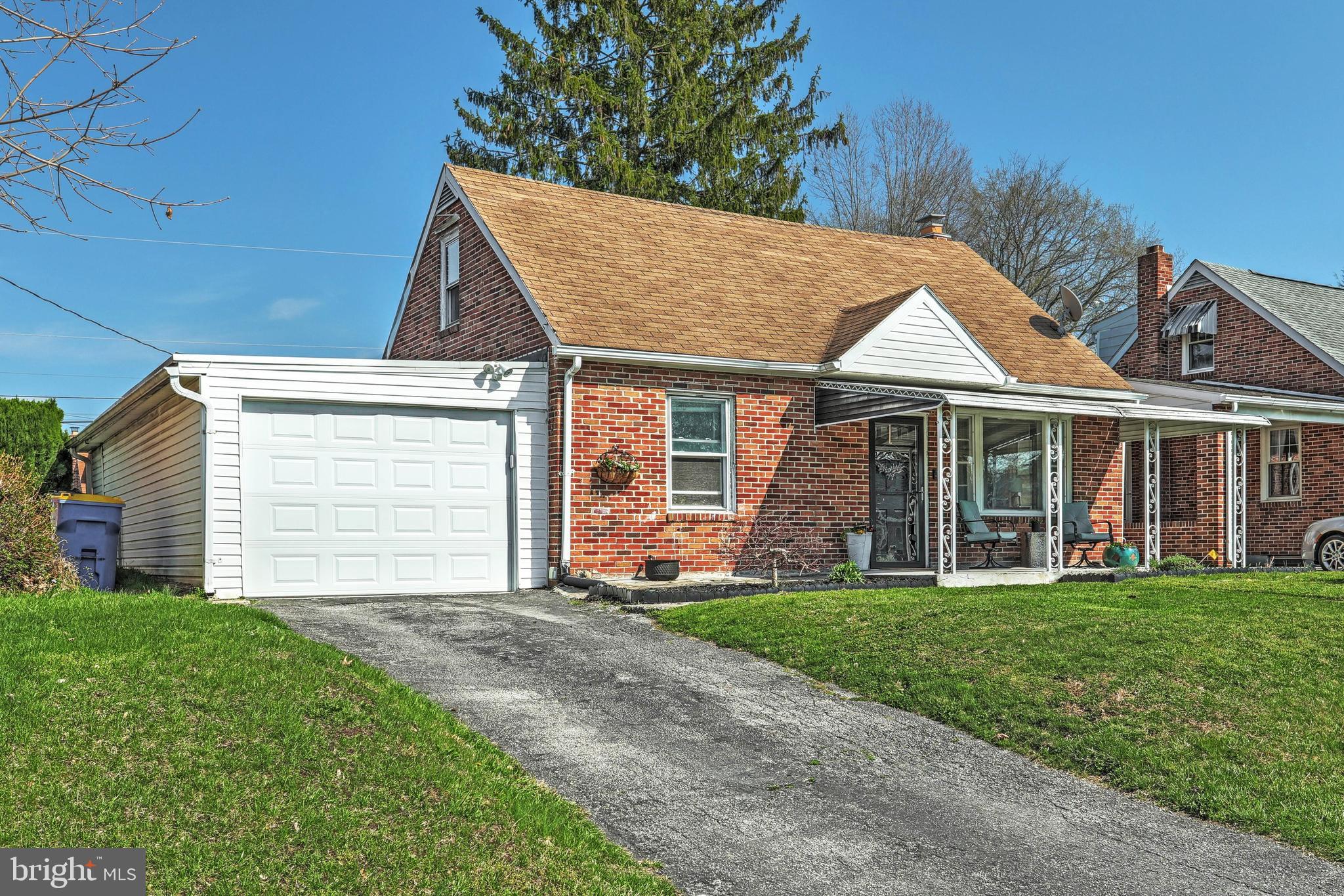 327 Greystone Road York, PA 17402 - Photo 2 of 36 Gallery Image 2