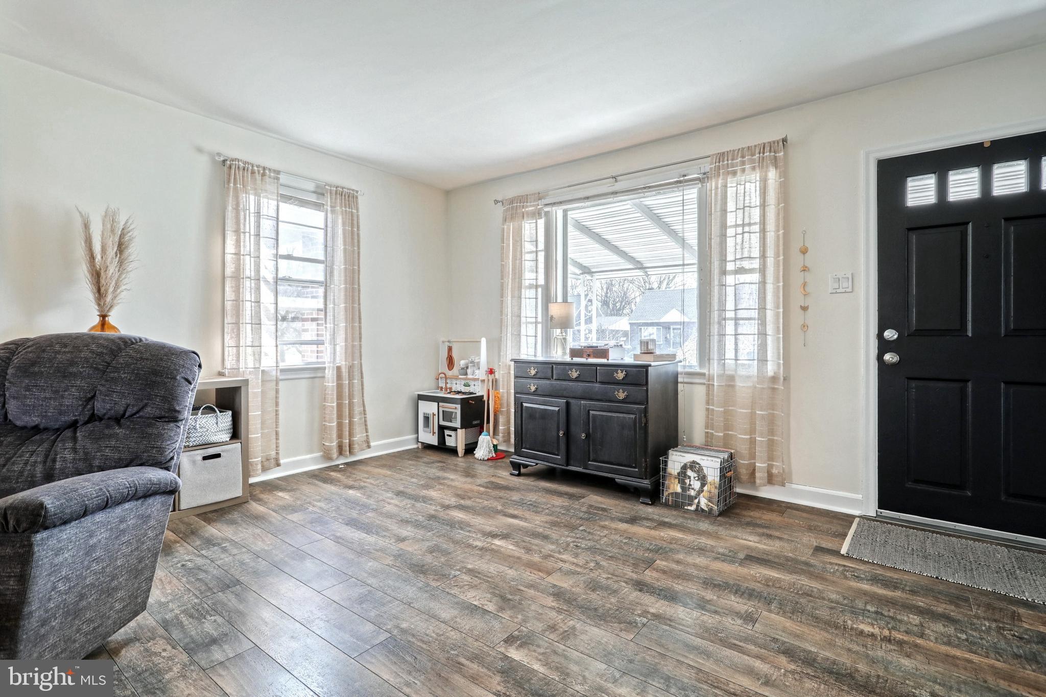 327 Greystone Road York, PA 17402 - Photo 15 of 36 Gallery Image 15