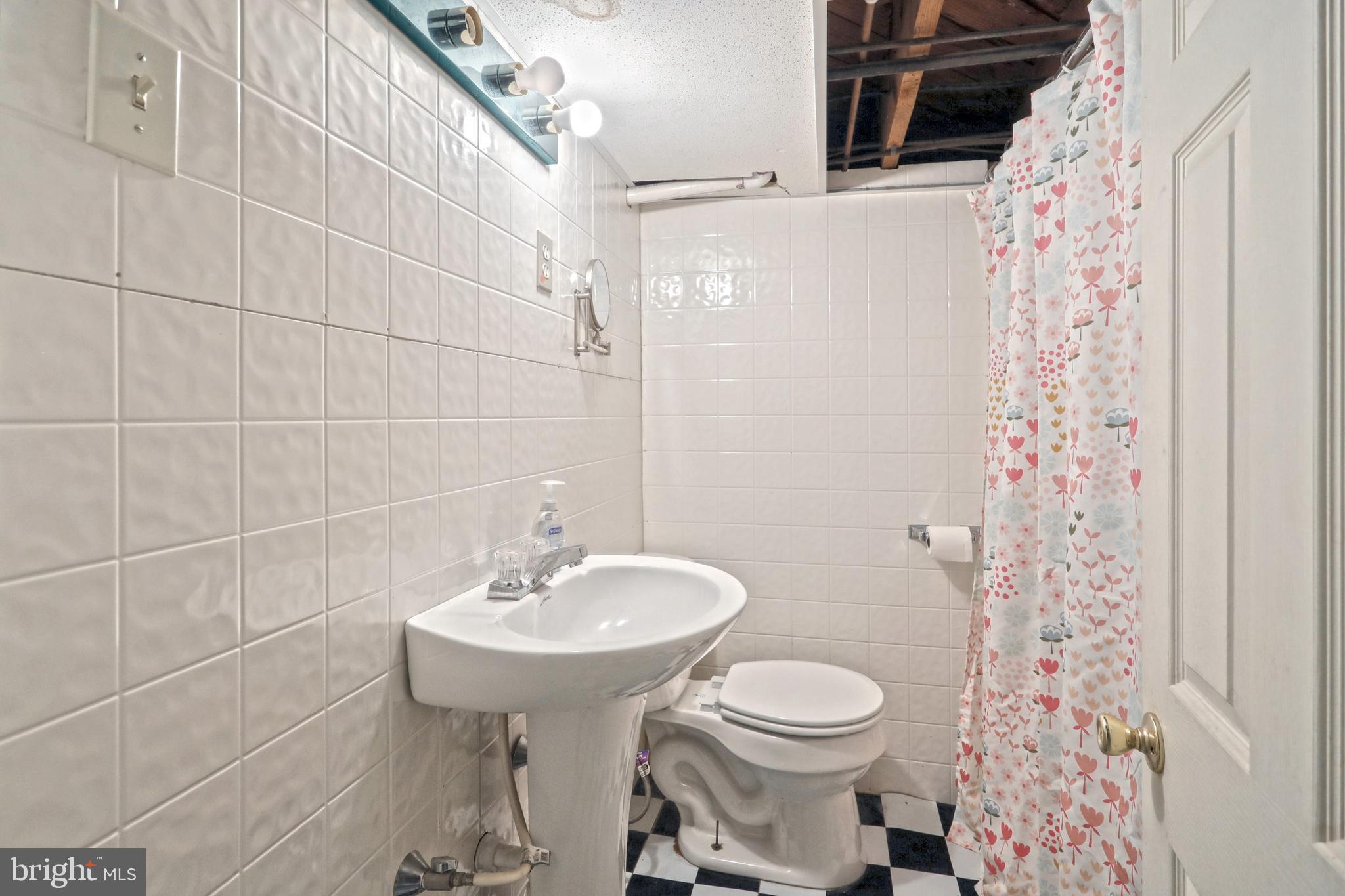 327 Greystone Road York, PA 17402 - Photo 34 of 36 Gallery Image 34