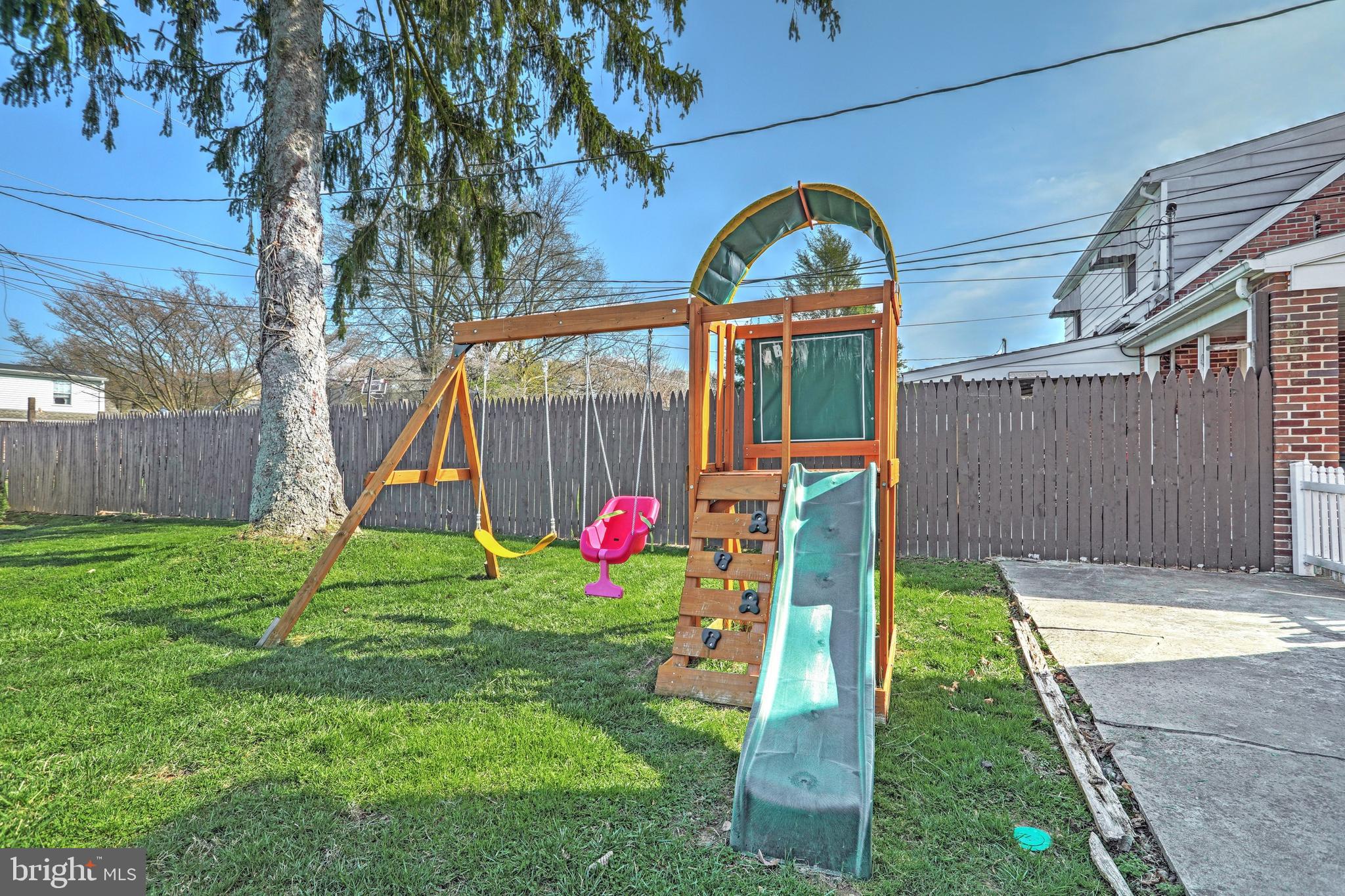 327 Greystone Road York, PA 17402 - Photo 8 of 36 Gallery Image 8
