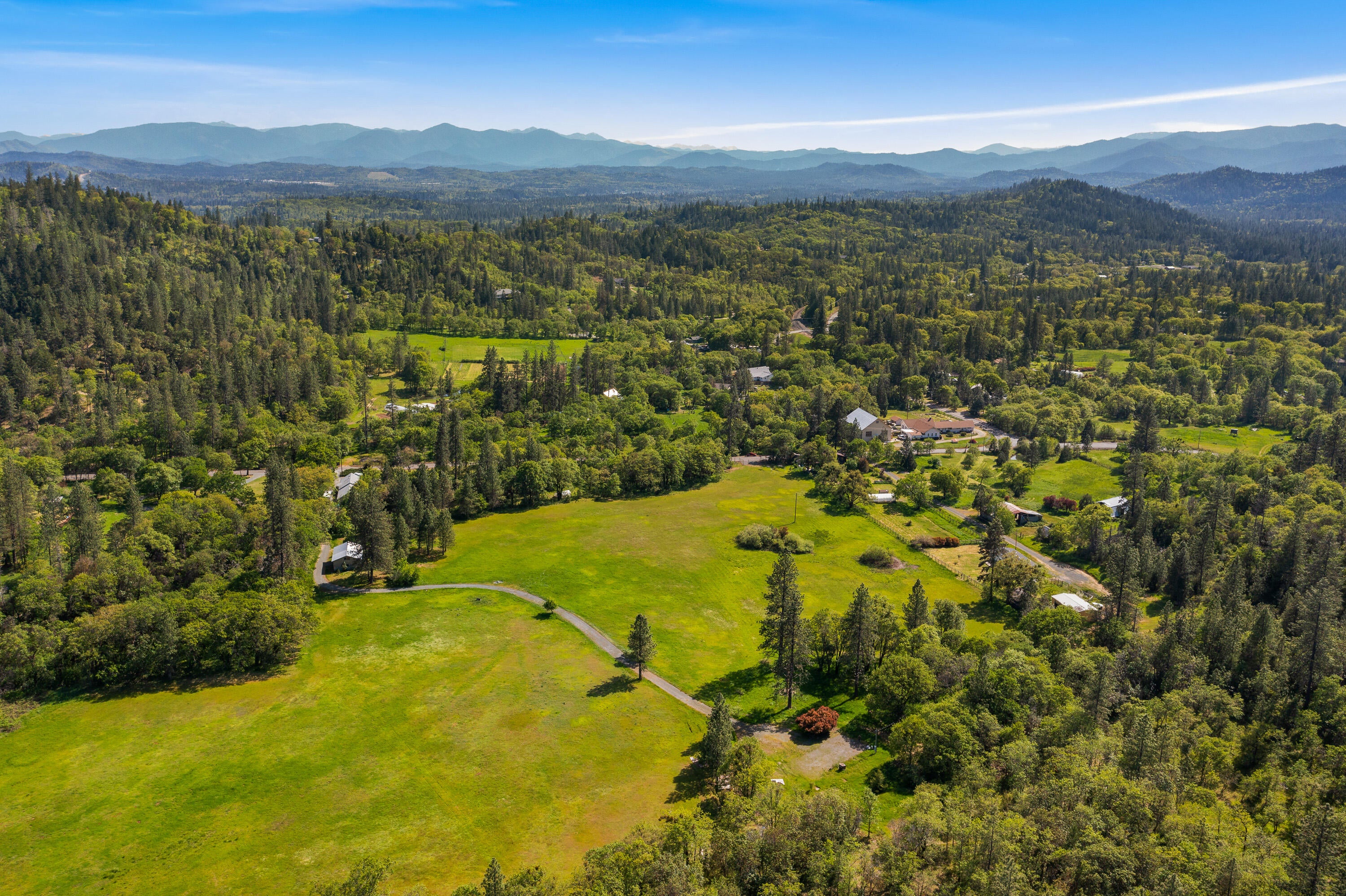 6798 Hugo Road Grants Pass, OR 97526 - Photo 32 of 38 Aerial looking southeast