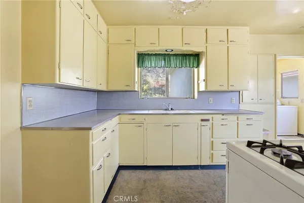 $995,000 | 1295 East Woodbury Road, Pasadena, CA 91104