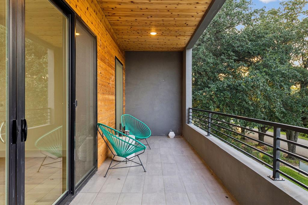 3940 North Cresthaven Road Dallas, TX 75209 - Photo 11 of 24 a balcony with chairs and with table
