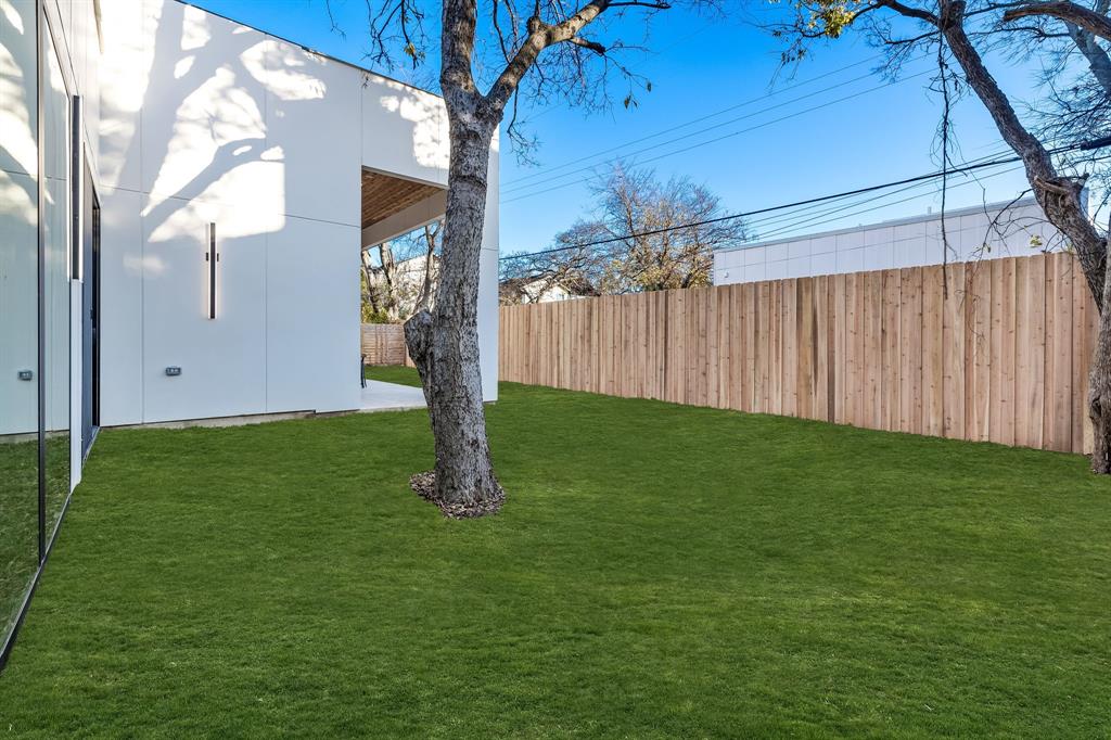3940 North Cresthaven Road Dallas, TX 75209 - Photo 24 of 24 a view of a backyard