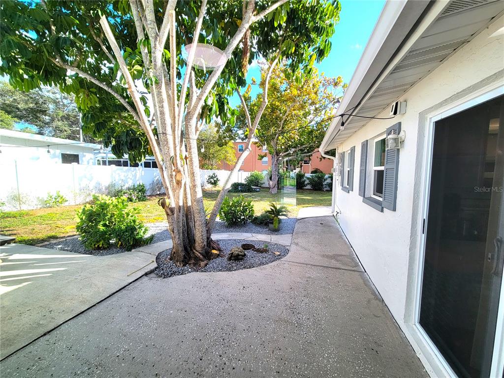 14196 Jeff Road Largo, FL 33774 - Photo 3 of 75