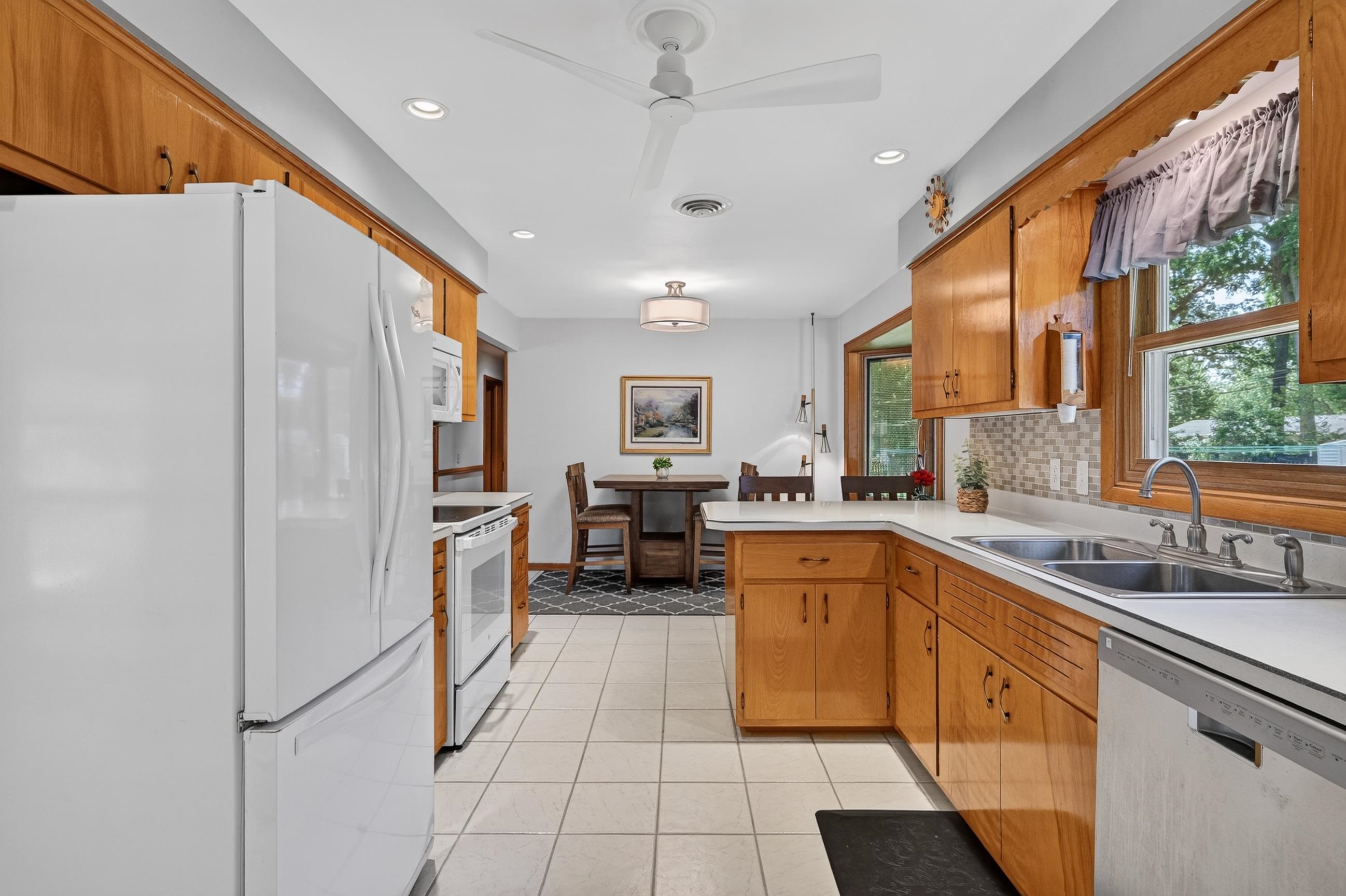 1610 Homberg Lane Madison, WI 53716 - Photo 11 of 46