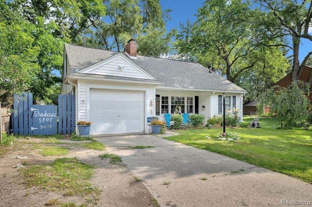 824 Menominee Road Pontiac, MI 48341 - Photo 1 of 18