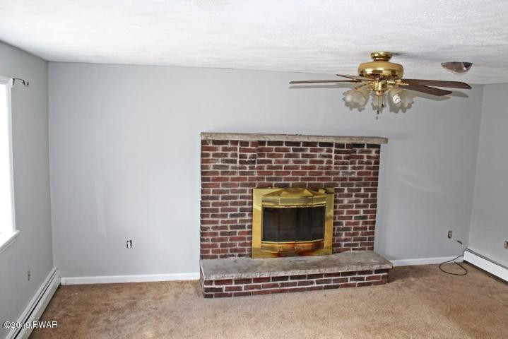 382 Sawmill Road Greentown, PA 18426 - Photo 4 of 11 Family Room