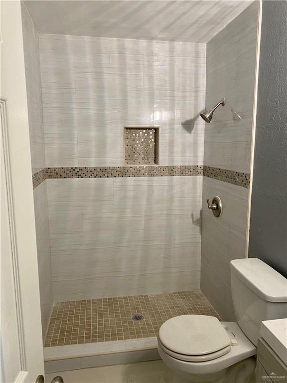 2201 South Jackson Road, Unit M34 Pharr, TX 78577 - Photo 20 of 23 a bathroom with a toilet and a shower