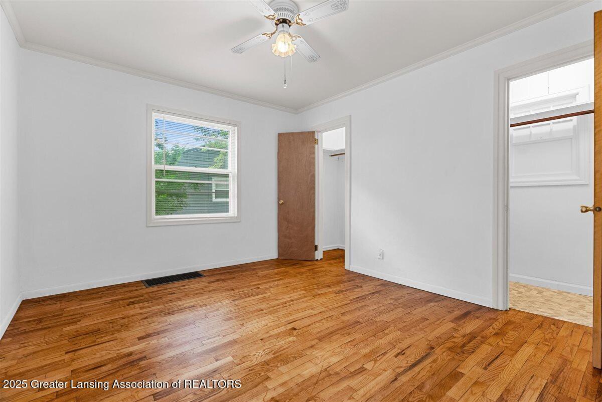 3309 Pleasant Grove Road Lansing, MI 48910 - Photo 8 of 26 08-Media Jett - 04