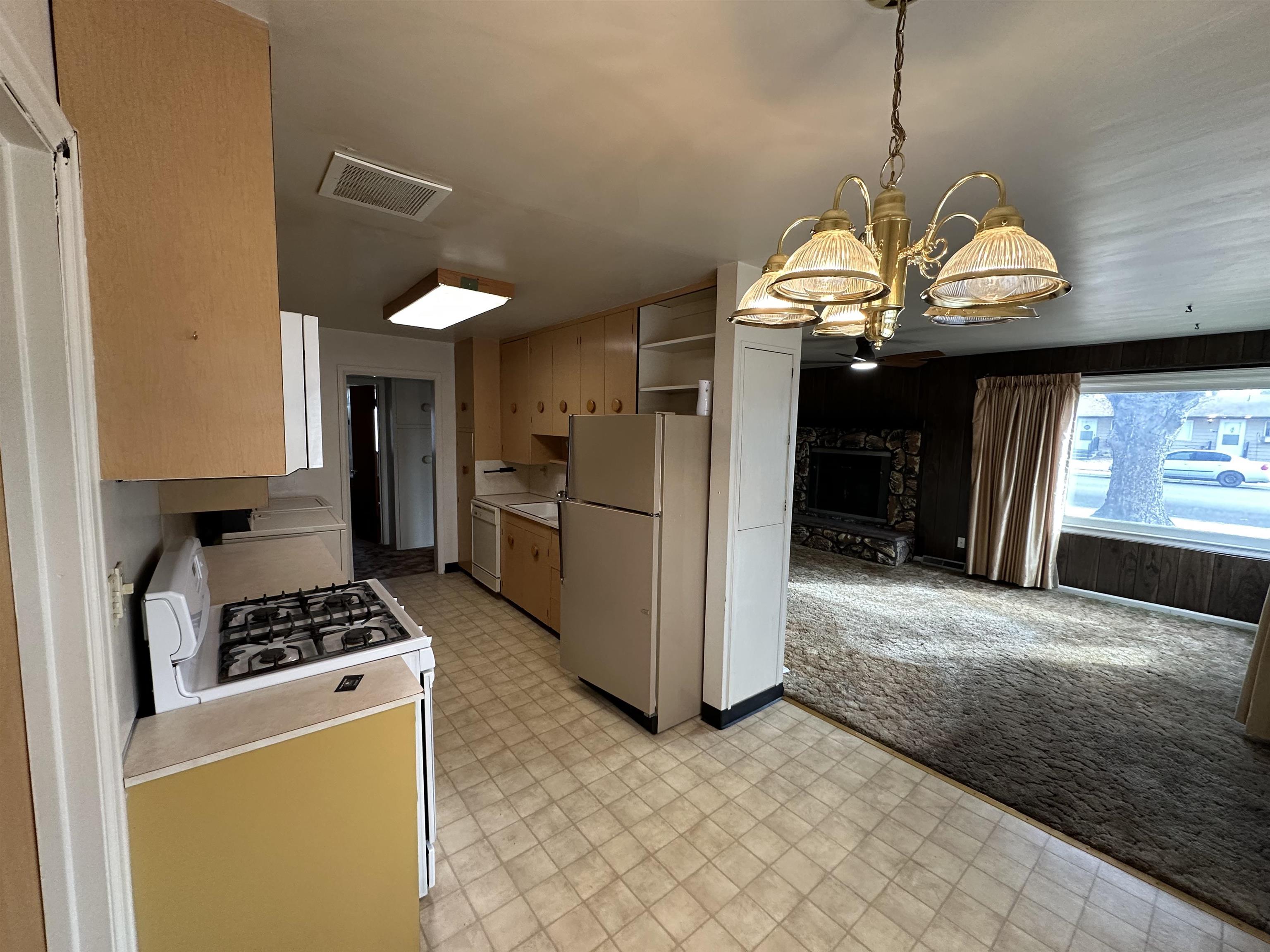 2102 East F Street Torrington, WY 82240 - Photo 4 of 33