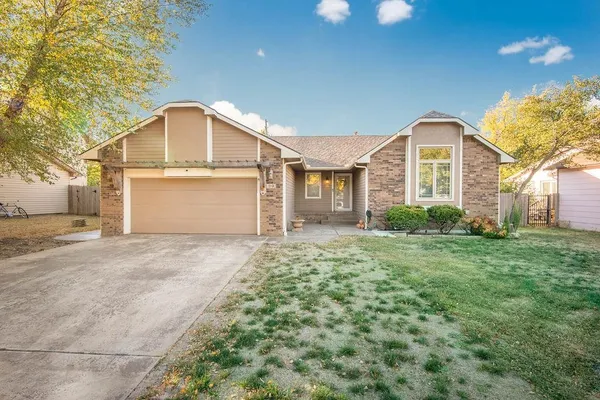 $289,900 | 113 Tall Tree Road, Derby, KS 67037