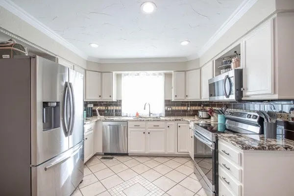 $289,900 | 113 Tall Tree Road, Derby, KS 67037