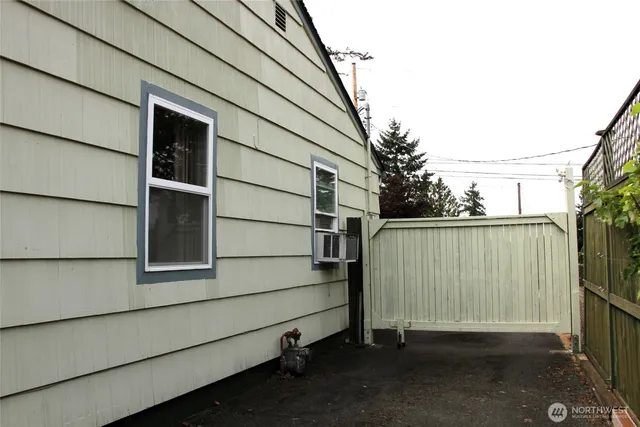 a view of a back yard of the house