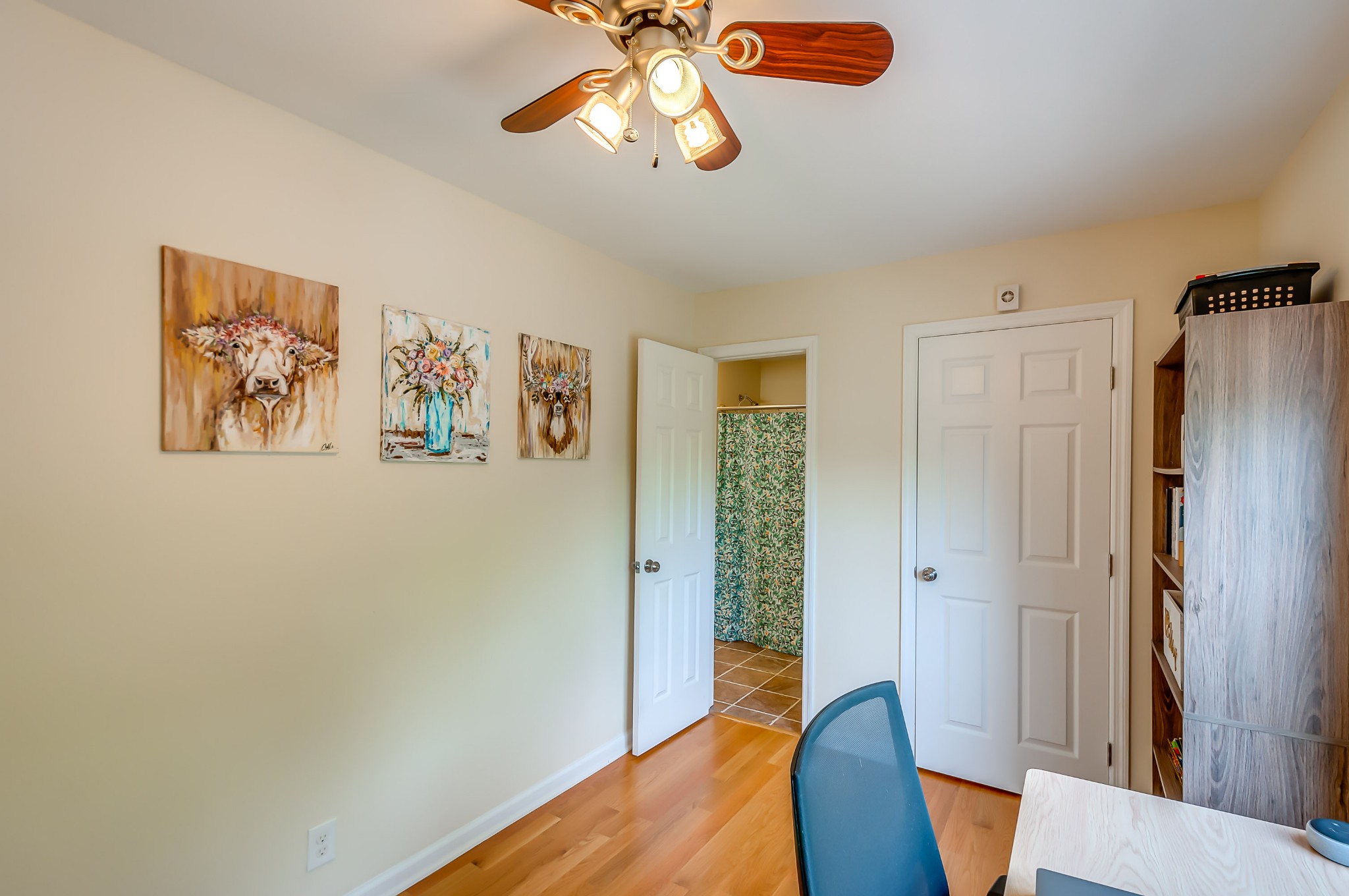 431 Maple Street Madison, TN 37115 - Photo 23 of 42 a view of a livingroom with a workspace