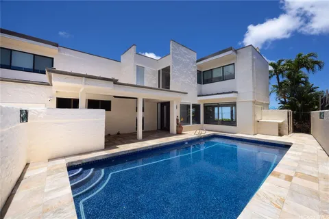 $4,950,000 | 5811 Kalanianaʻole Highway, Honolulu, HI 96821
