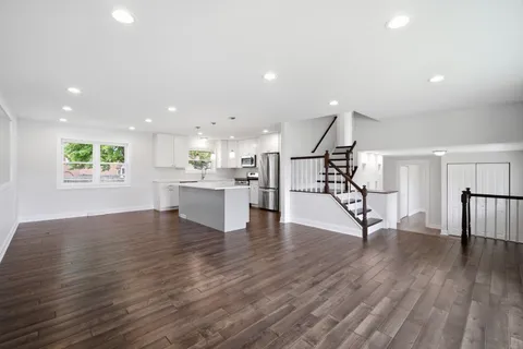 $525,000 | 1596 Texas Street, Elk Grove Village, IL 60007